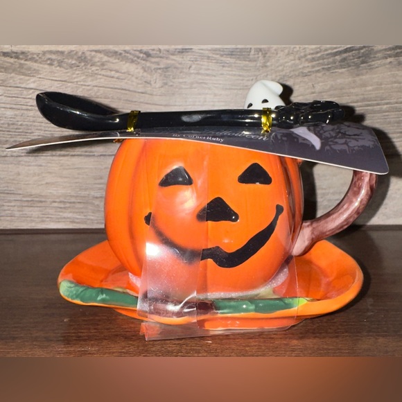 Cute 🥰 Happy Halloween Corner Ruby Pumpkin Teacup with Saucer and Bat Spoon Mug - Picture 7 of 16
